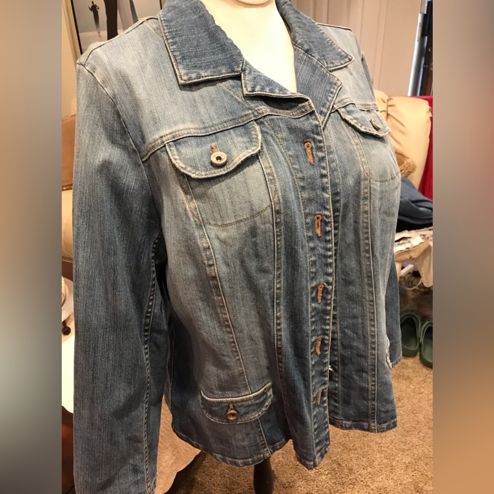 INC International Concepts Women 1X Jean Jacket Crystal Skull on Back AWSOME!